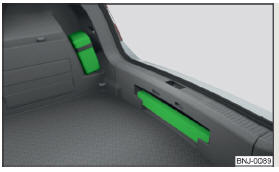 Fig. 176 Localiza&ccedil;&atilde;o da caixa de primeiros socorros e tri&acirc;ngulo de sinaliza&ccedil;&atilde;o - Variante 1