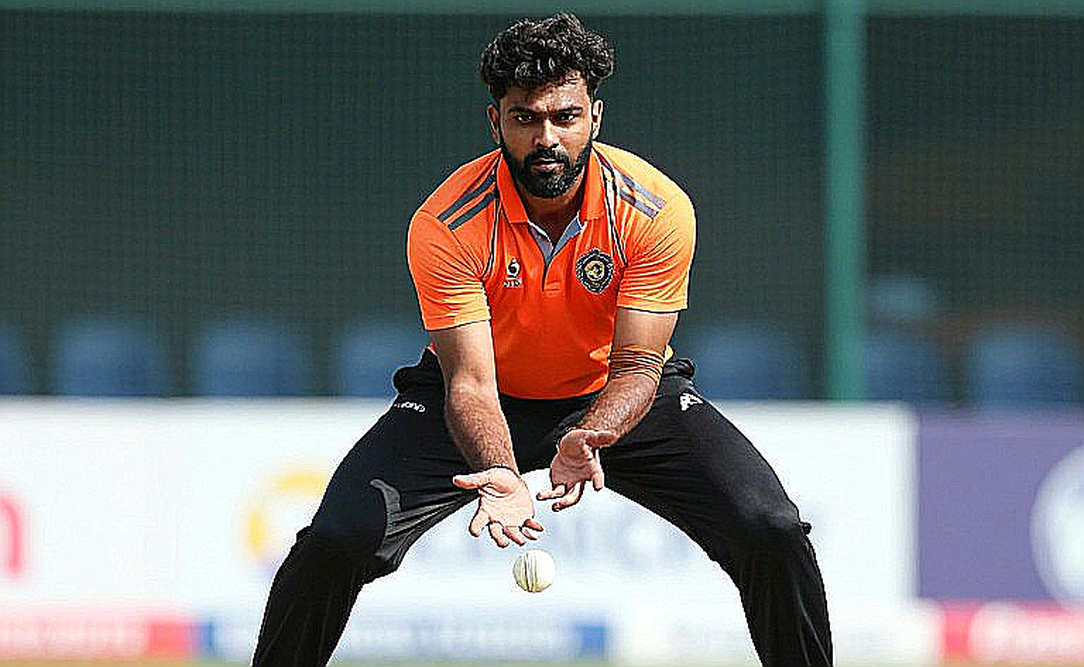 ৯৯ রানের হিসাব মেলে না: আবু ধাবির ড্রেসিংরুমে তামিম কী বললেন, আর স্কোরকার্ড কী বলছে