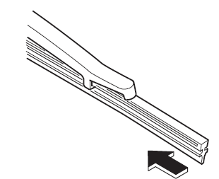 Substituição da Escova do Limpa-Vidro Traseiro (Hatchback)