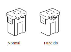 Substituição dos fusíveis no compartimento do motor