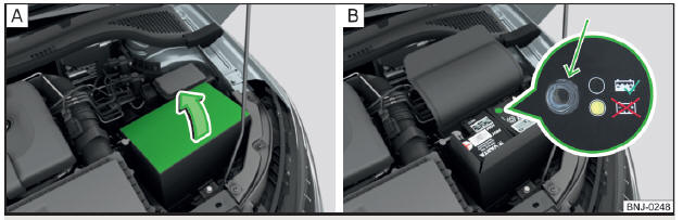 Fig. 173 Bateria do veículo: Abrir a cobertura / Indicador no nível de ácido